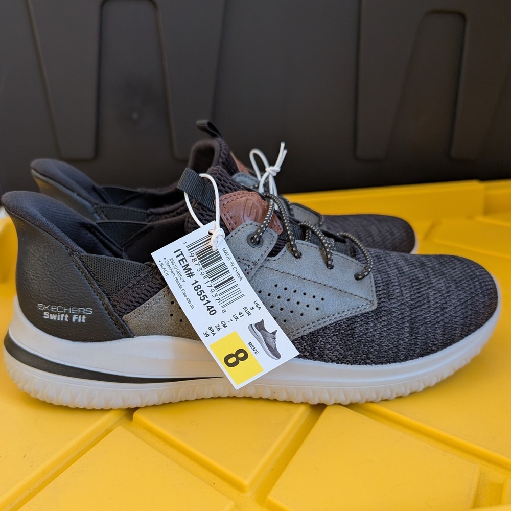 NWT Skechers Hands Free Slip-ins Swift Fit Mens 8 Black Grey Sneakers